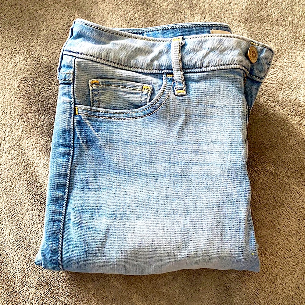 •High Rise Skinny Jeans •Hollister